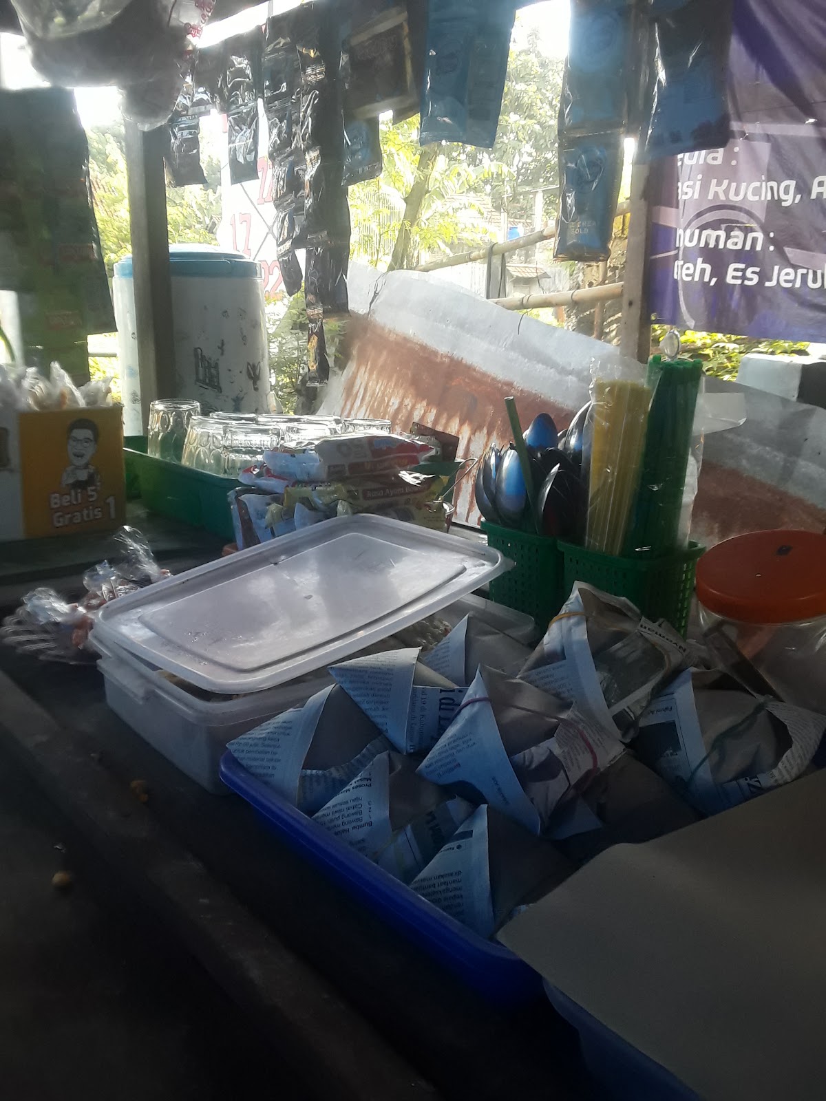 Angkringan Birunya biru Pak Wanto - foto 3