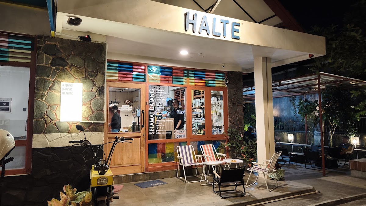 Hålte Library Cafe — Bantul