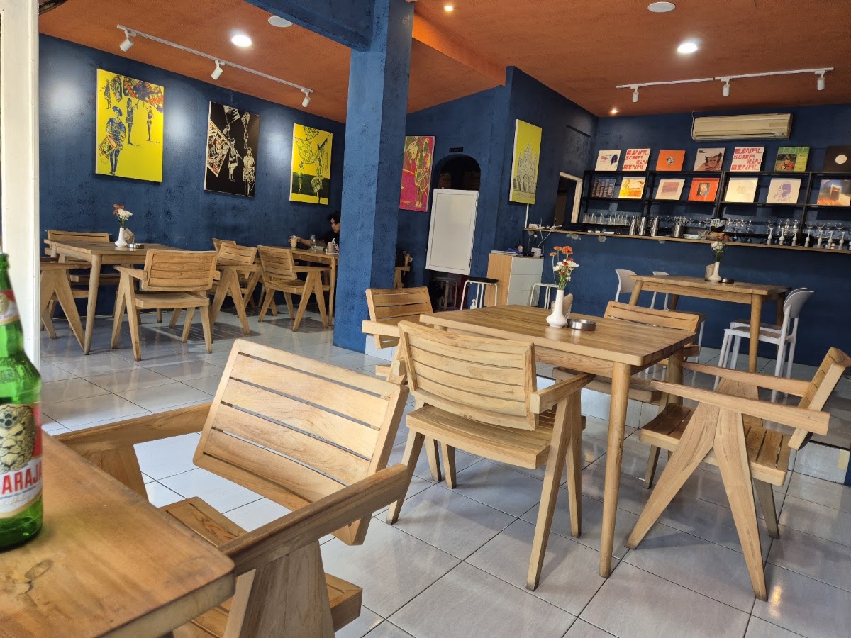 La Contrada Cafe — Prawirotaman