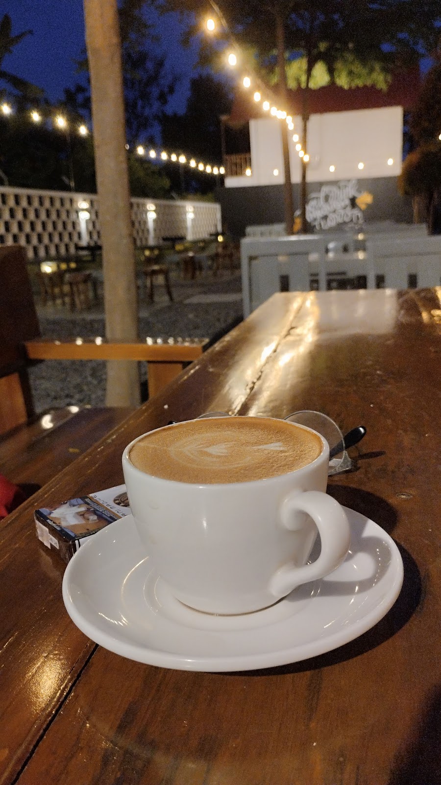 LUK Coffee & Book - Maguwoharjo - foto 3