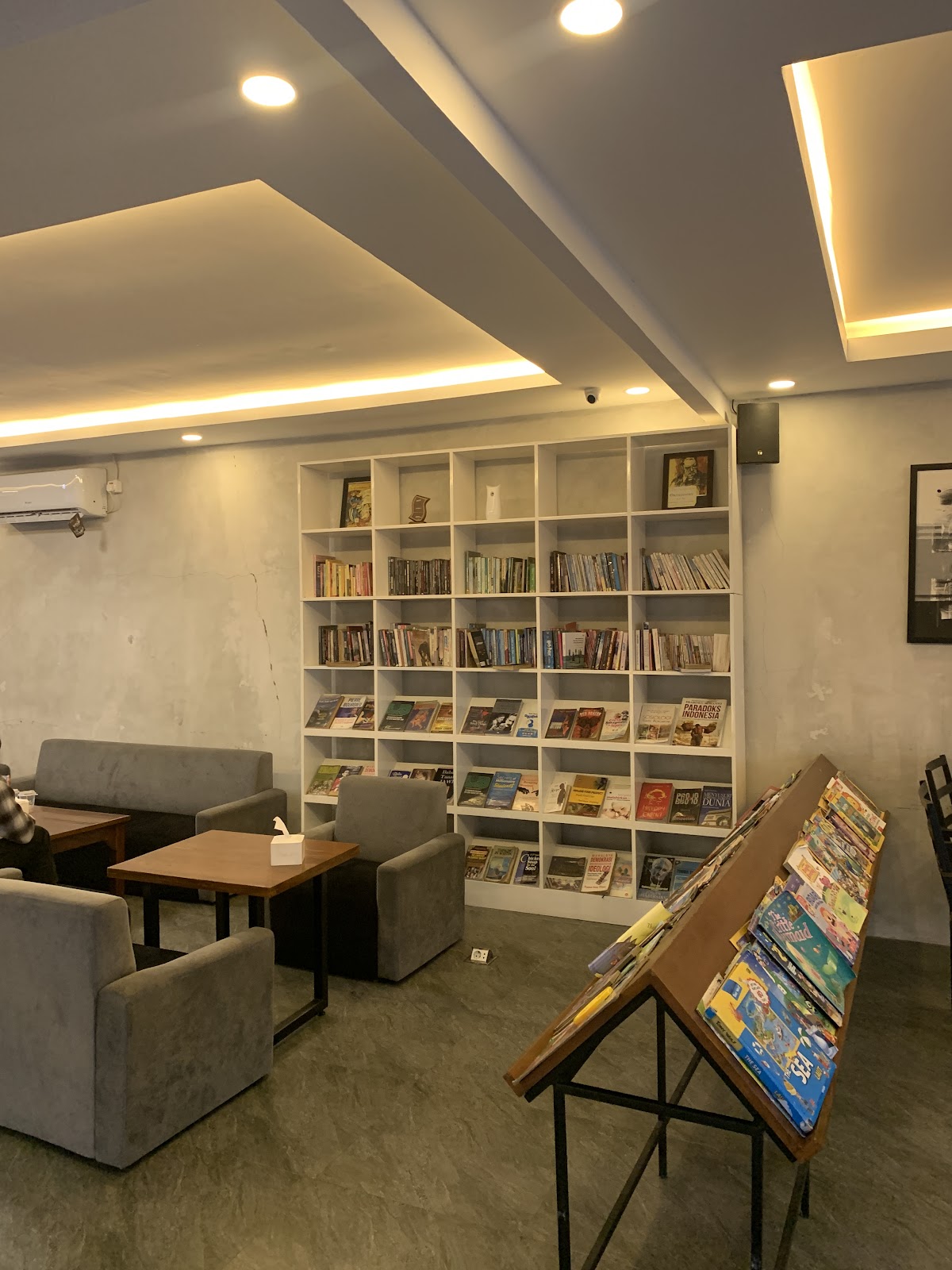 LUK Coffee & Book - Maguwoharjo - foto 5