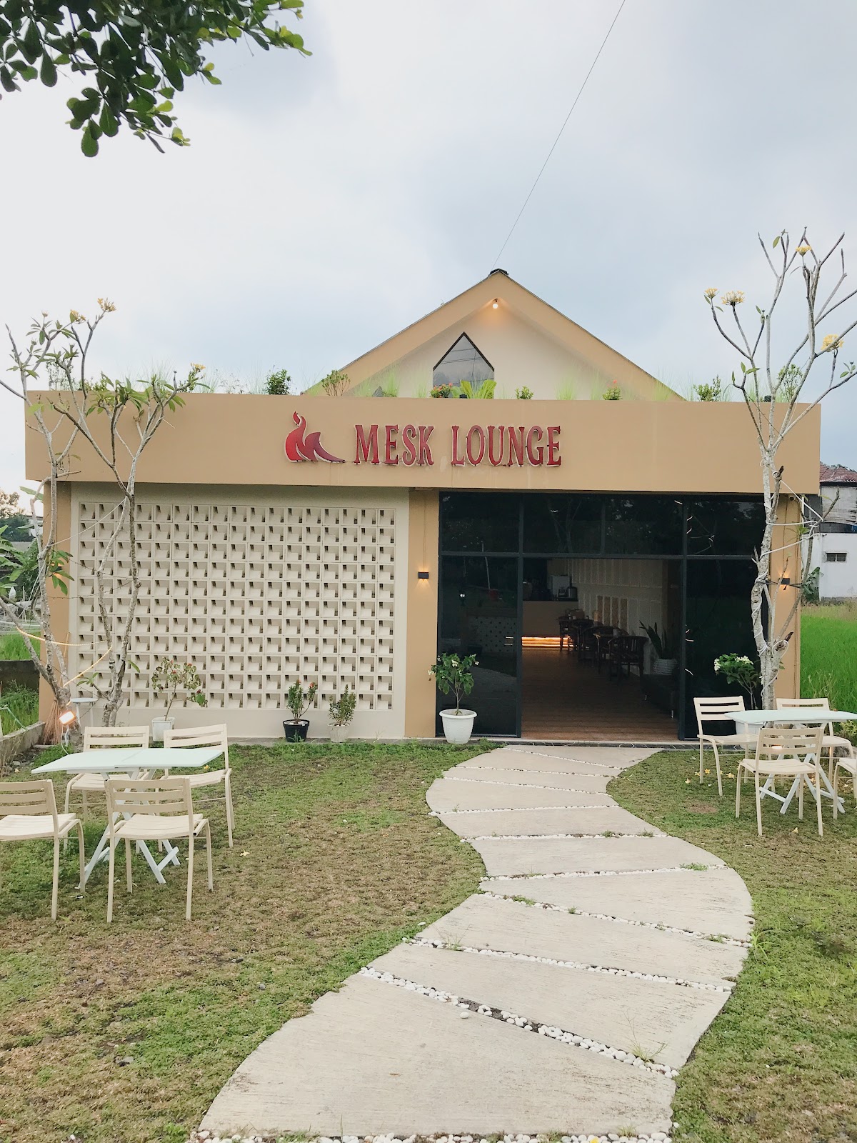 MESK LOUNGE Cafe & Eatery — Sleman
