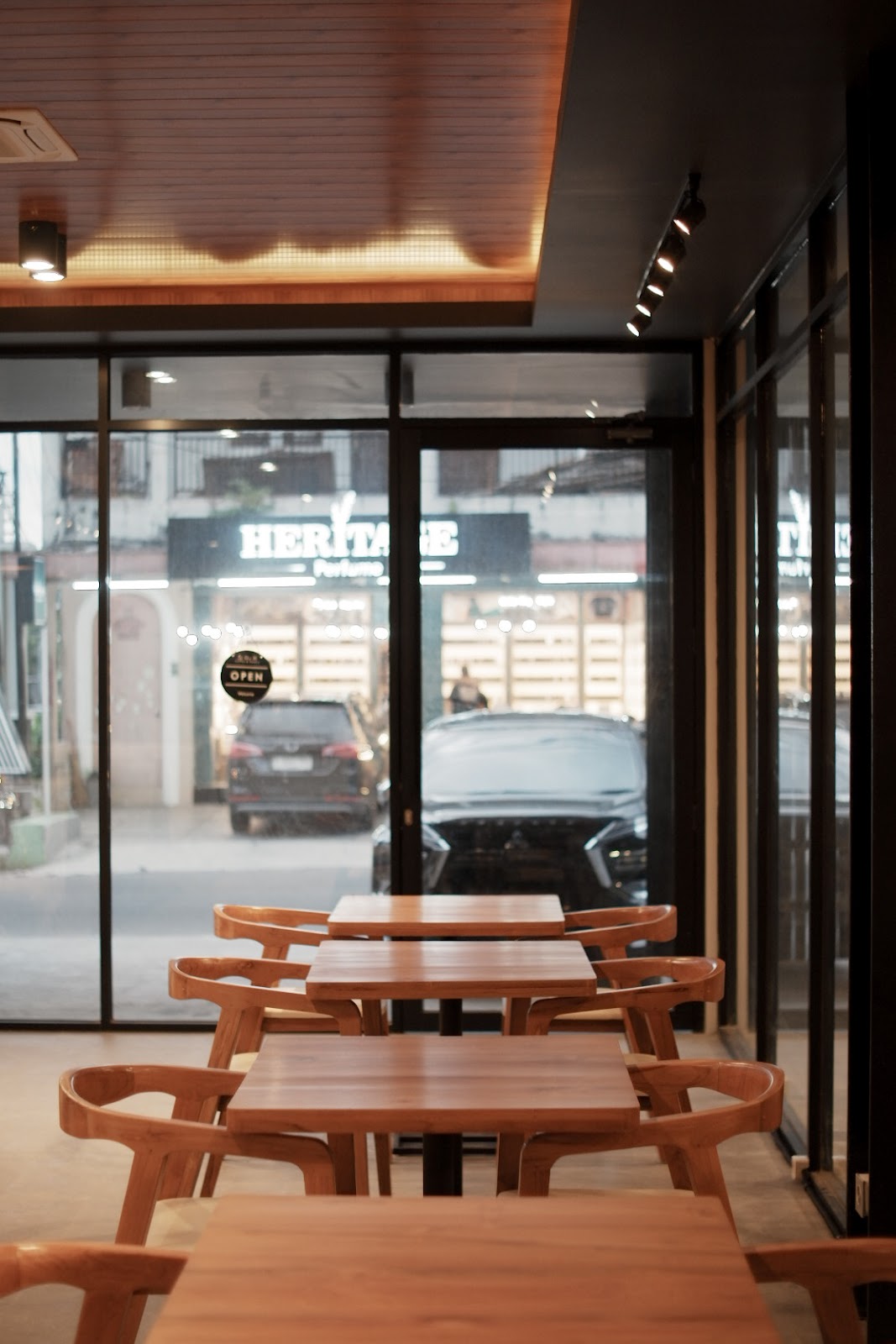 SiRuKi Coffee and Eatery — Depok