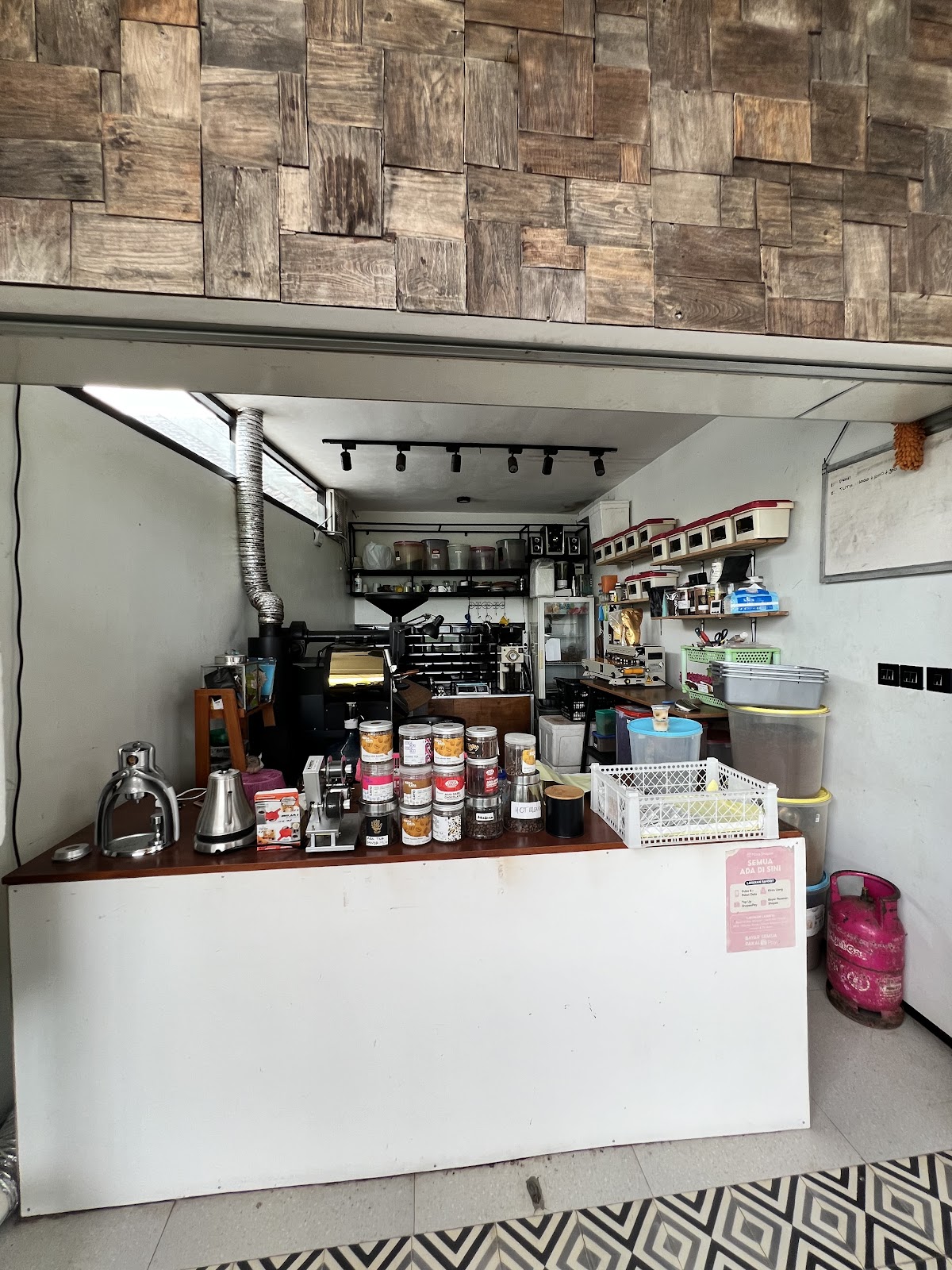 Tangan Tengen Roastery — Kalasan